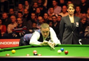 Stephen Hendry in action in the 2009 UK Masters