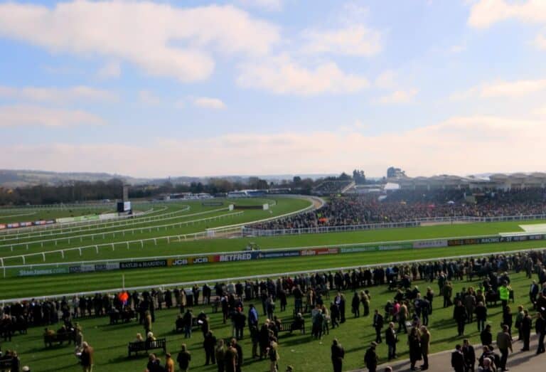 cheltenham-races-fashion