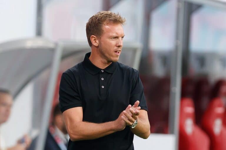 Julian Nagelsmann (FC Bayern München, Trainer, head coach), applaudierend