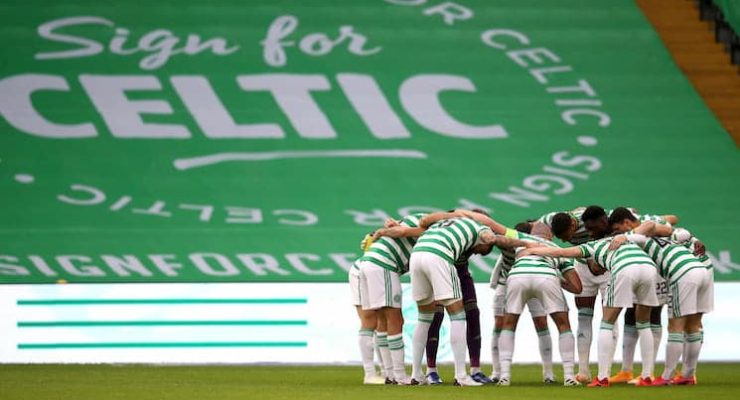 Glasgow Celtic players in a huddle before kick-off.